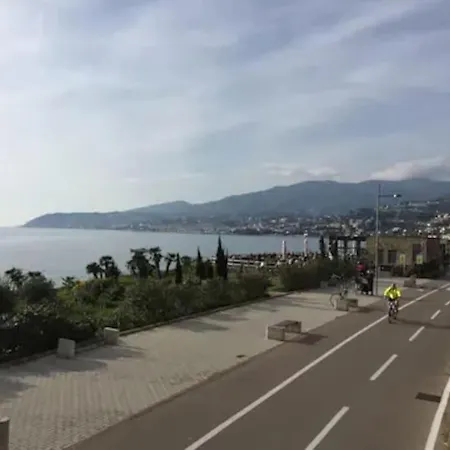Casa Sveva, A Pochi Passi Dalle Spiagge E Dal Centro Di Arma Di Taggia. *