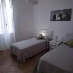 Casa Sveva, A Pochi Passi Dalle Spiagge E Dal Centro Di Arma Di Taggia. Hébergement de vacances Arma di Taggia
