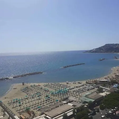 Casa de Férias Casa Sveva, A Pochi Passi Dalle Spiagge E Dal Centro Di Arma Di Taggia.